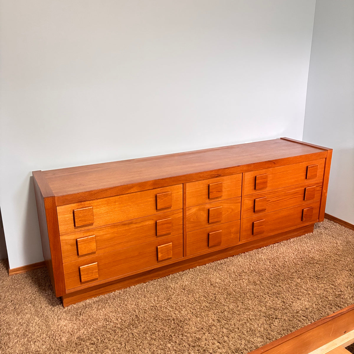 K329 1979 Made in Canada Solid Wood with Teak veneer 9 drawer dresser