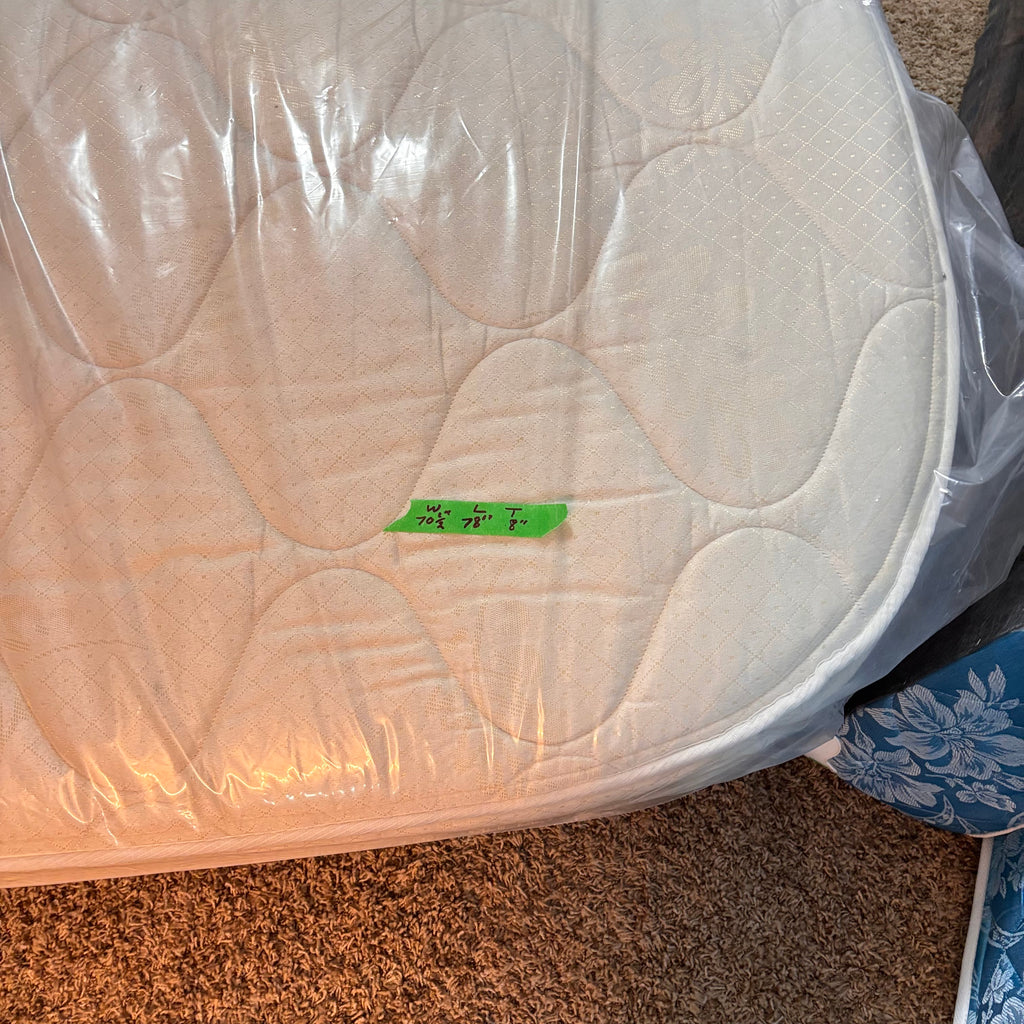 K330 King Size RV mattress with mattress topper
