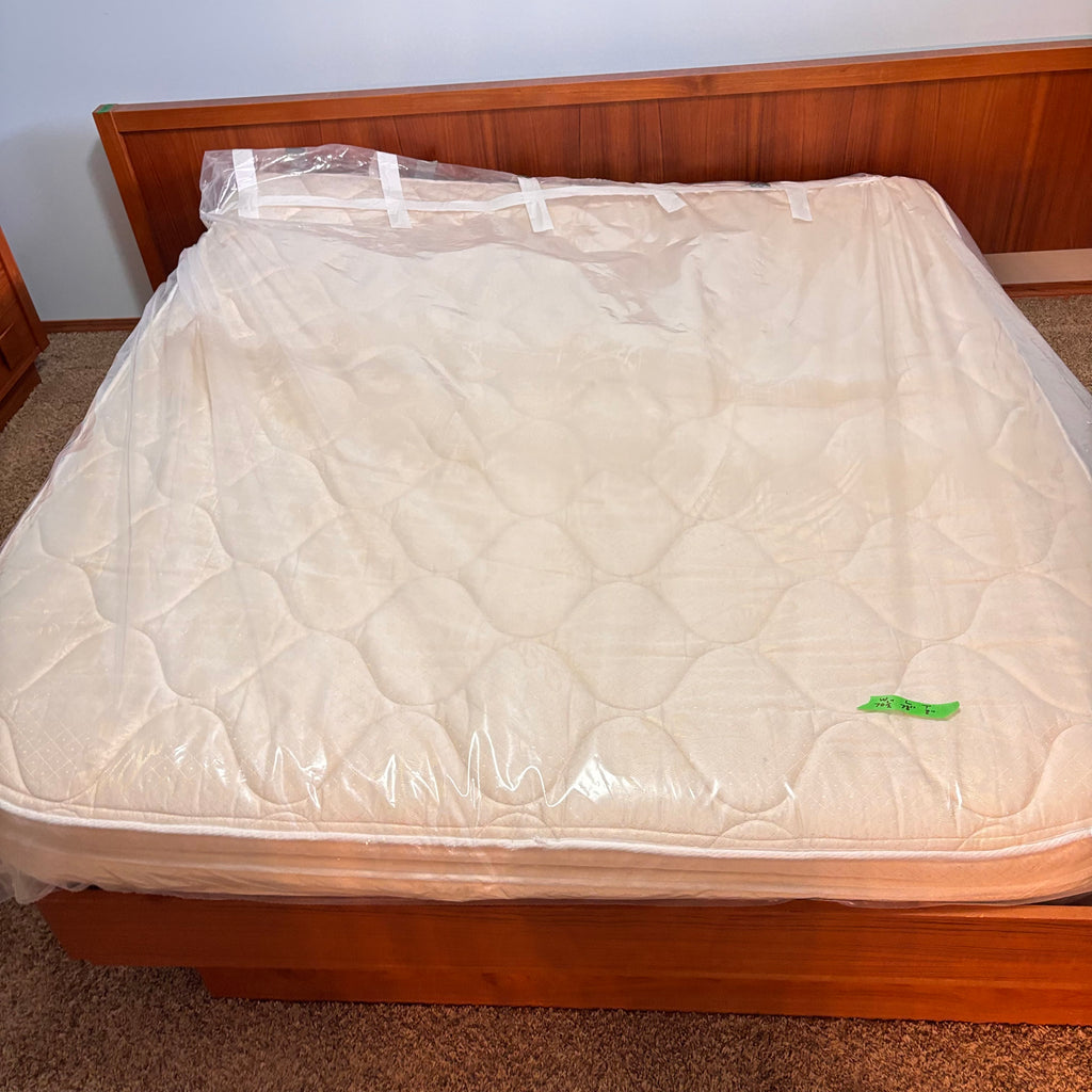 K330 King Size RV mattress with mattress topper