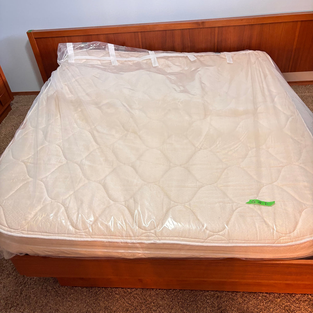 K330 King Size RV mattress with mattress topper