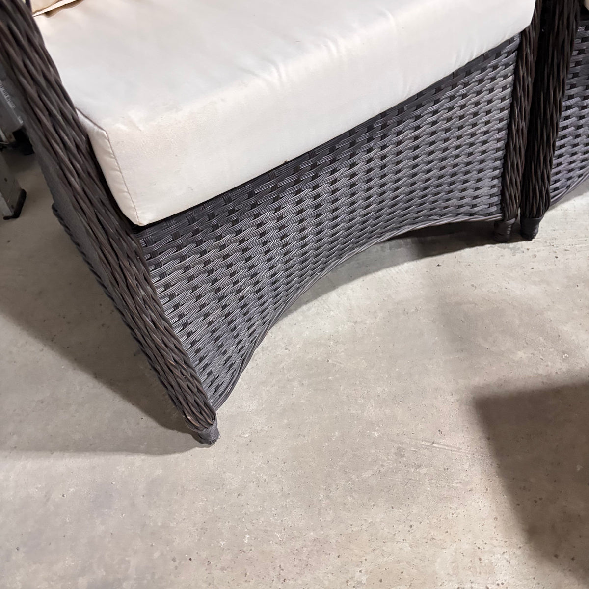 K337 4 Piece Outdoor Wicker Patio Set (2 chairs, 1 love seat and table)
