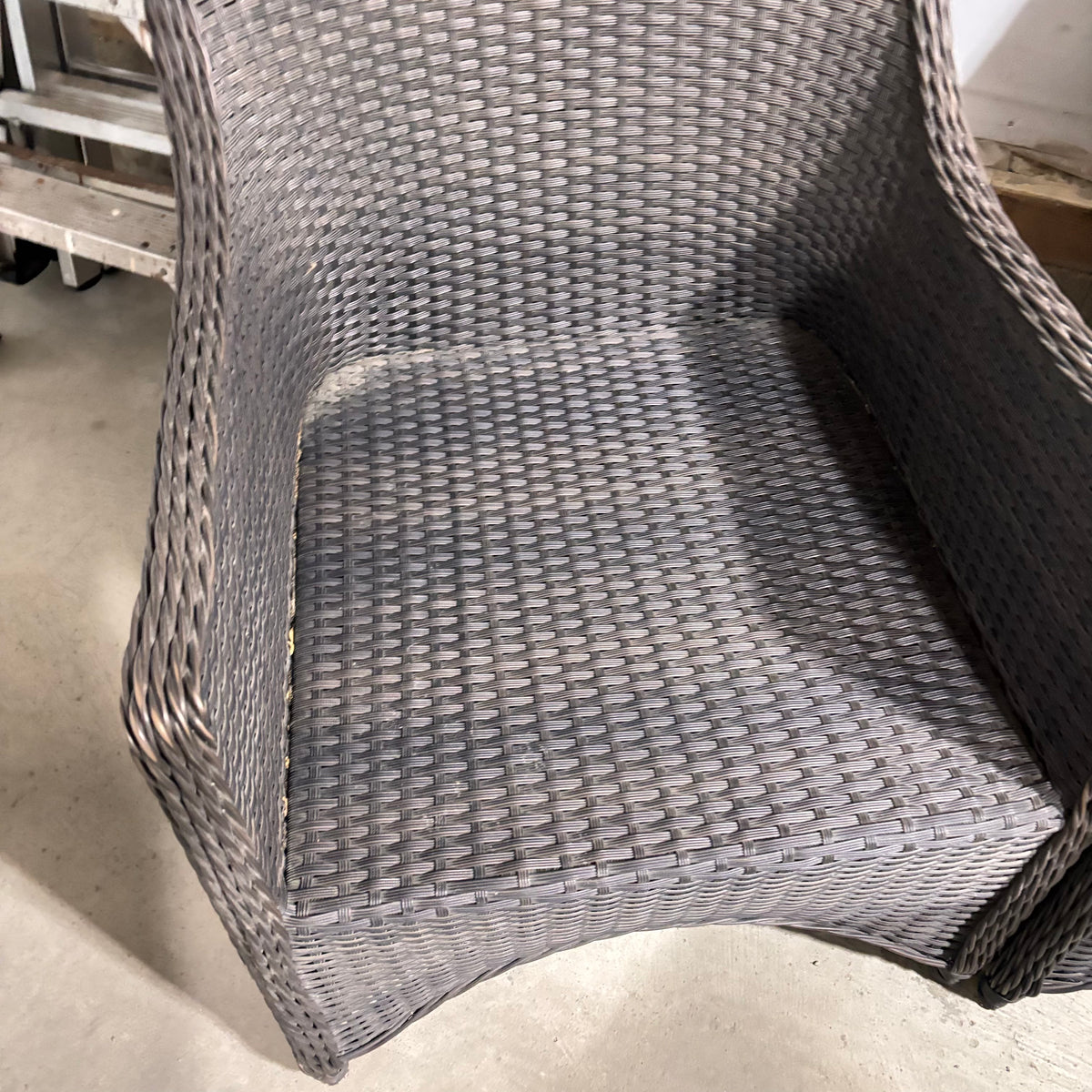 K337 4 Piece Outdoor Wicker Patio Set (2 chairs, 1 love seat and table)