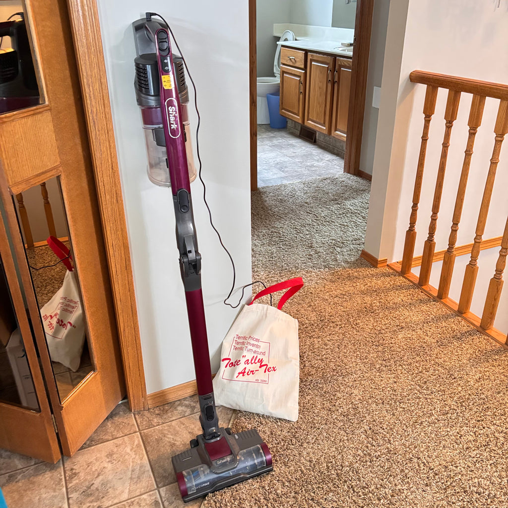 K343 Shark Cordless Vacuum with accessories