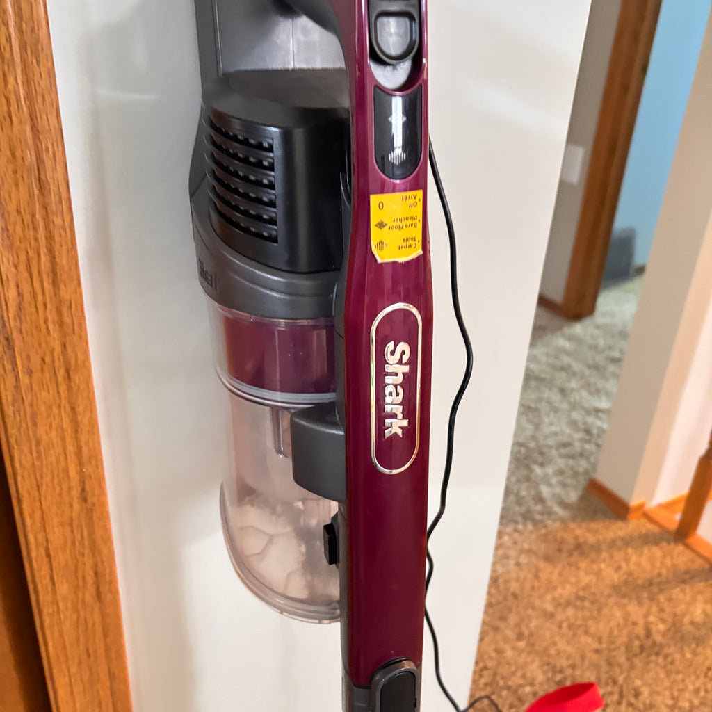 K343 Shark Cordless Vacuum with accessories