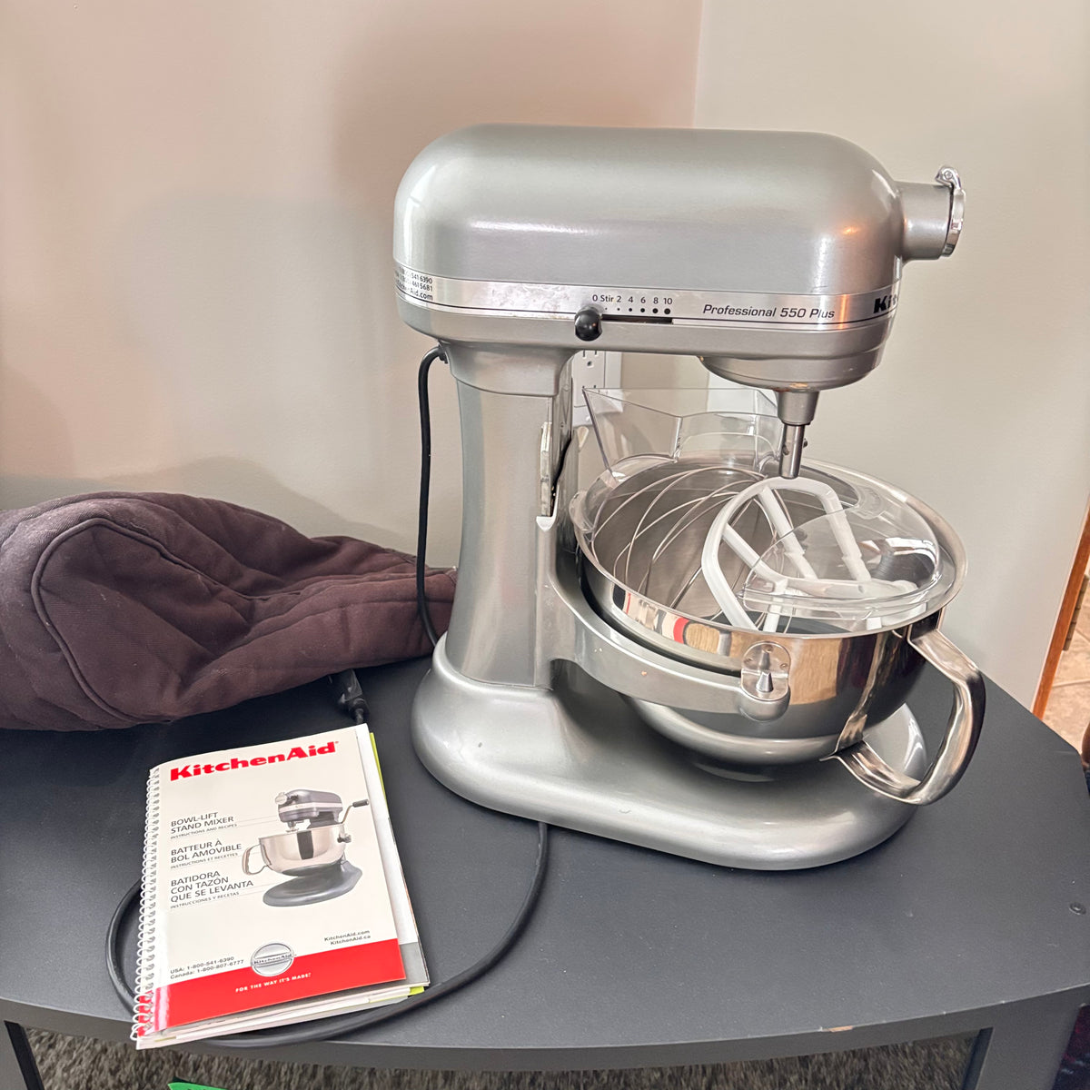 K347 Kitchen Aid Professional 5500 Plus stand mixer with cover and attachments)