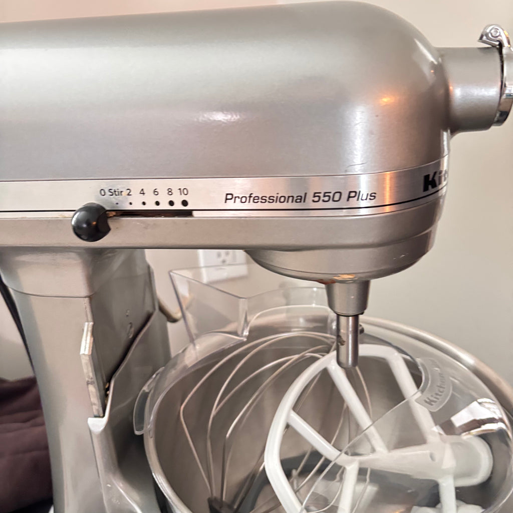K347 Kitchen Aid Professional 5500 Plus stand mixer with cover and attachments)