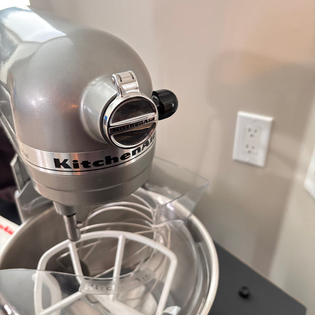 K347 Kitchen Aid Professional 5500 Plus stand mixer with cover and attachments)