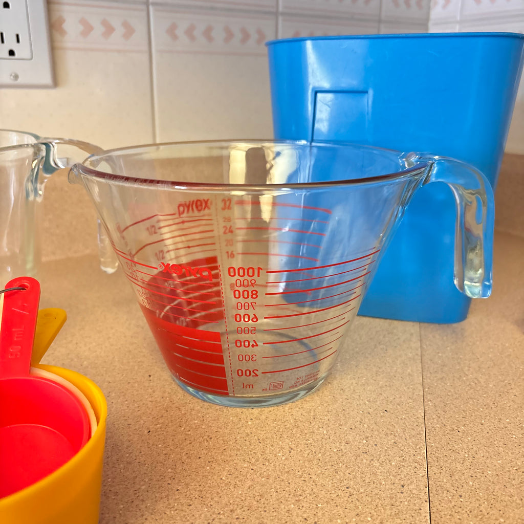K362 Vintage Kitchen Grouping (pyrex and more)