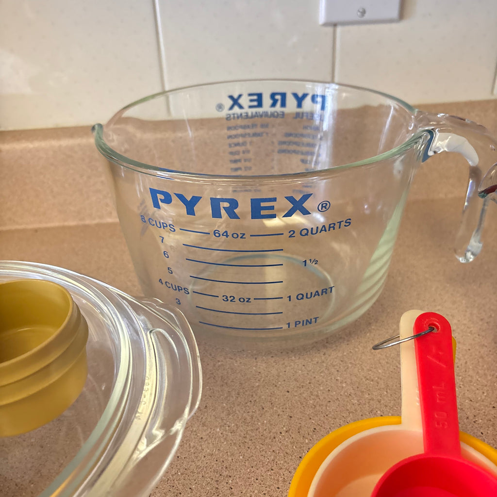 K362 Vintage Kitchen Grouping (pyrex and more)