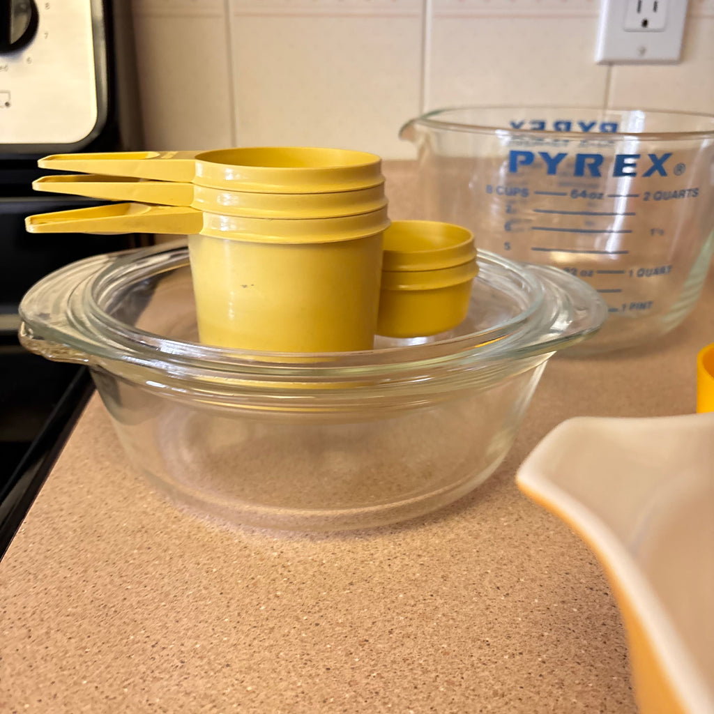 K362 Vintage Kitchen Grouping (pyrex and more)