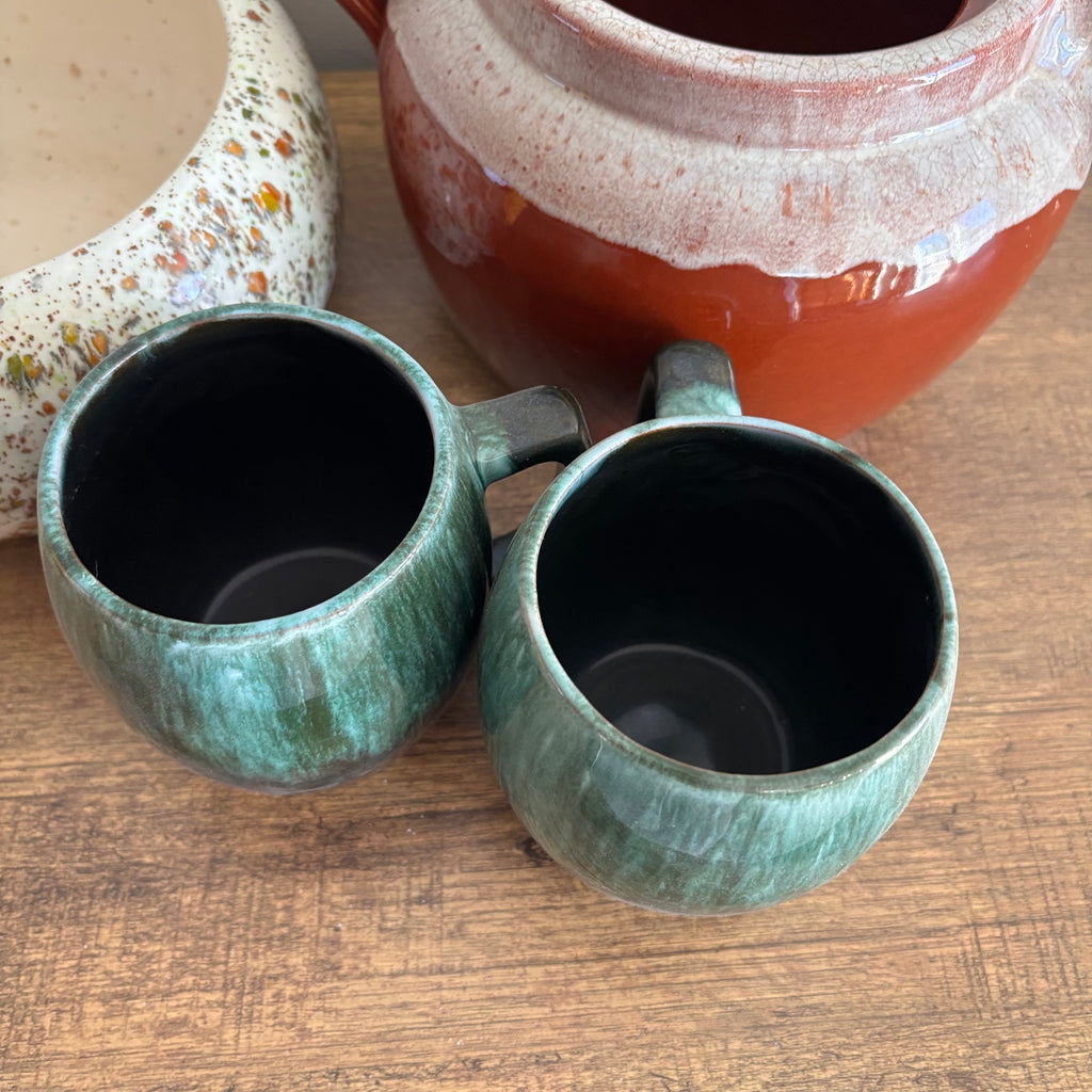 K368 Vintage Pottery Grouping (Blue Mountain Pottery and more)