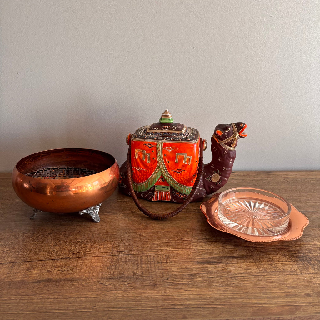 K370 Vintage Decor Grouping (camel tea pot and more)