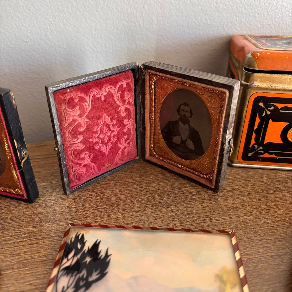 K371 Vintage Grouping (vintage picture frames and more)