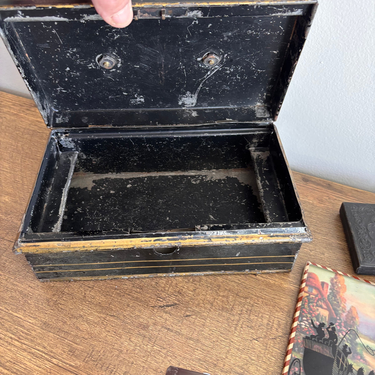 K371 Vintage Grouping (vintage picture frames and more)