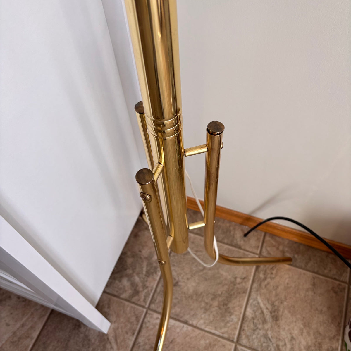 K372 Vintage Brass Grouping (brass base lamp and more) ***cabinet not included