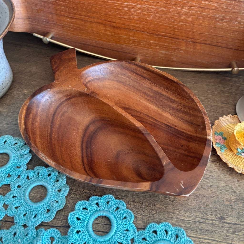 K378 Home Decor Grouping (wooden tray and more)