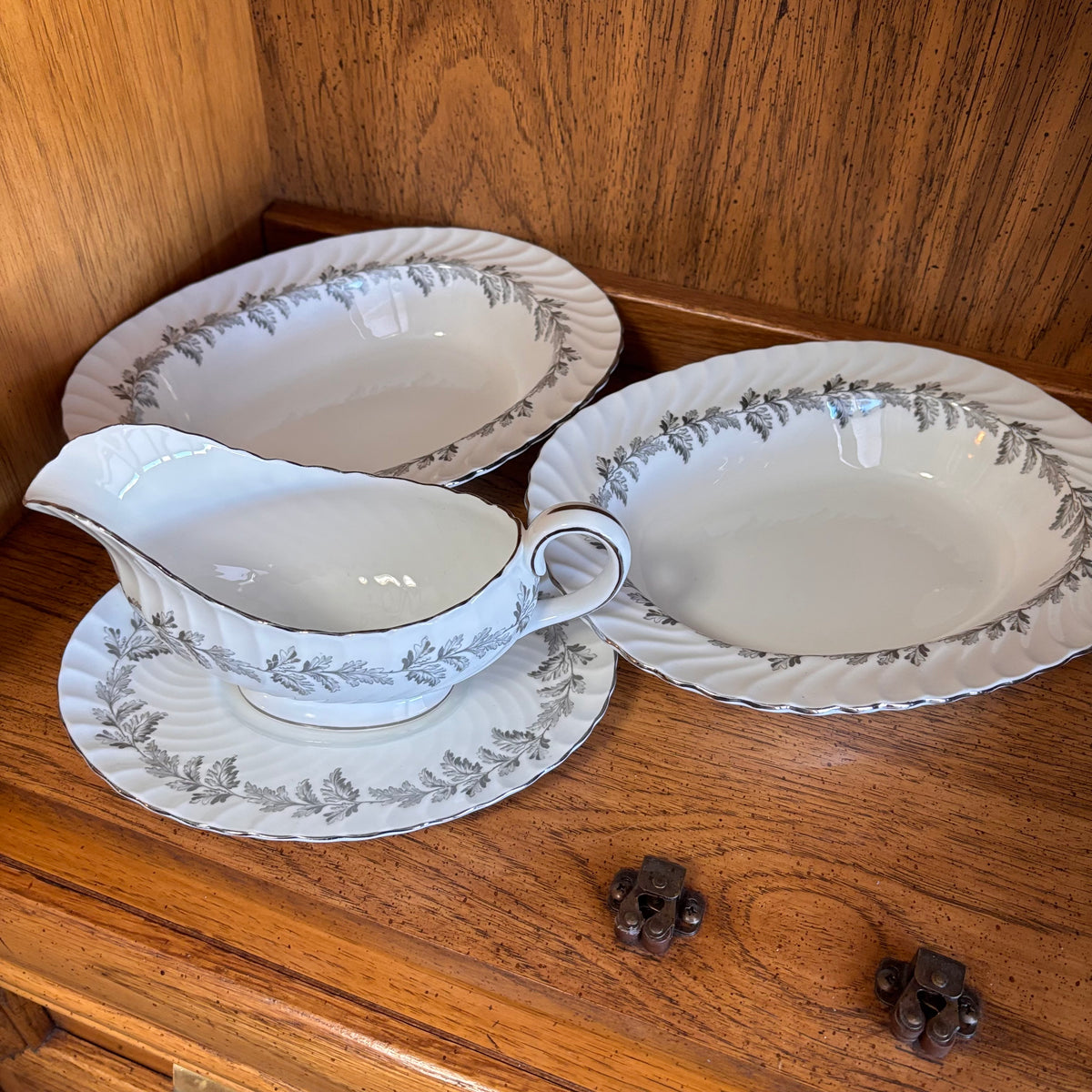 K382 Aynsley "Oak" pattern china grouping (56 pieces plus covers)