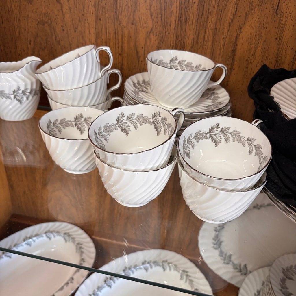 K382 Aynsley "Oak" pattern china grouping (56 pieces plus covers)