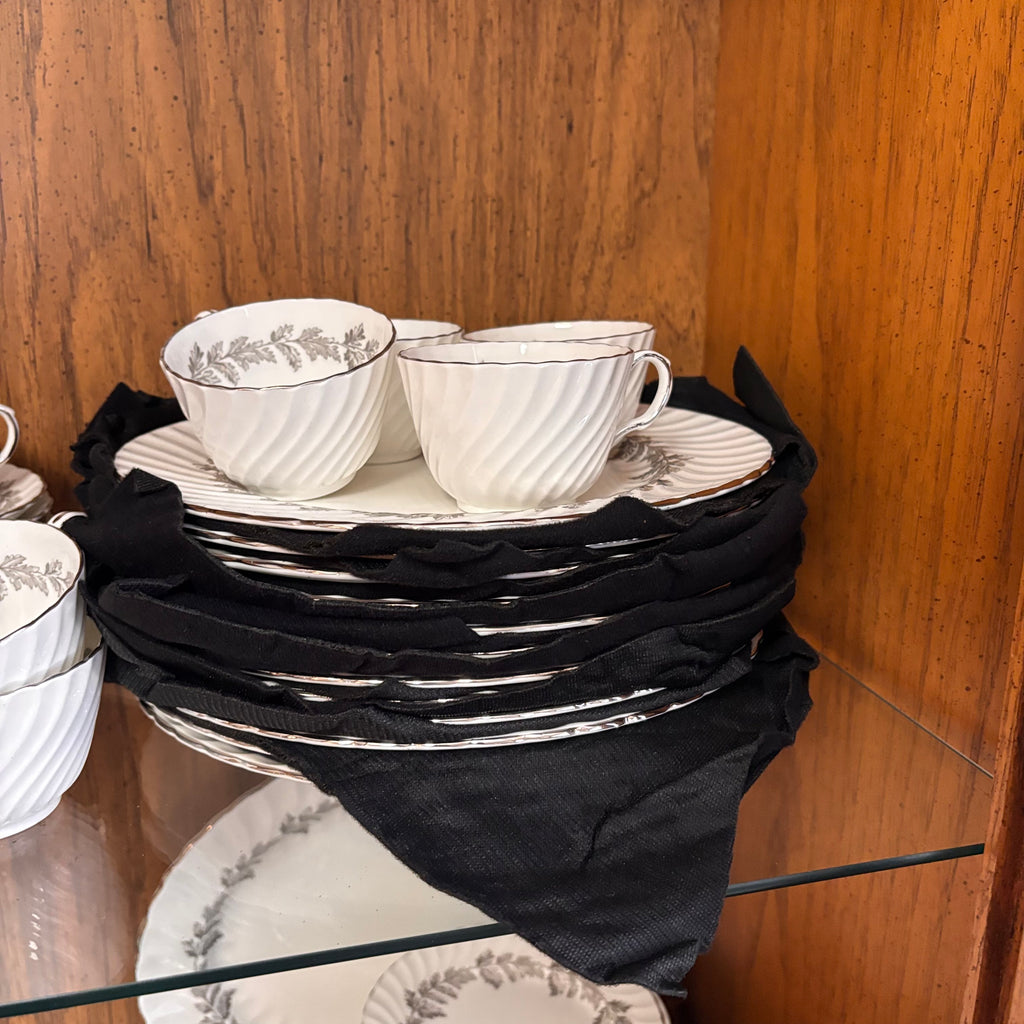 K382 Aynsley "Oak" pattern china grouping (56 pieces plus covers)