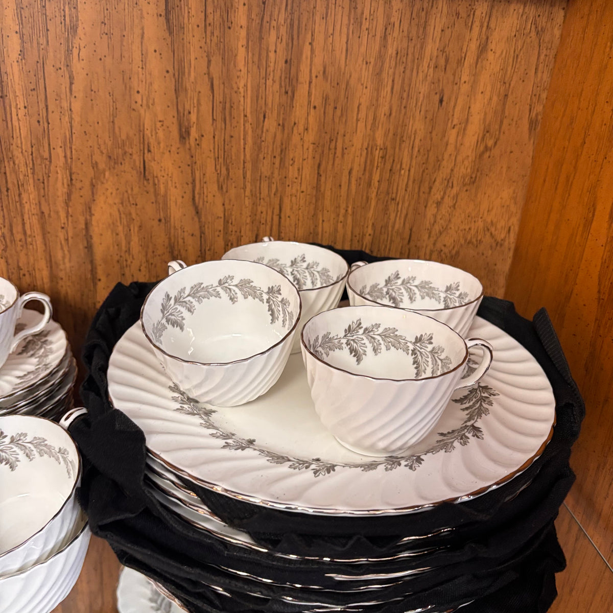 K382 Aynsley "Oak" pattern china grouping (56 pieces plus covers)