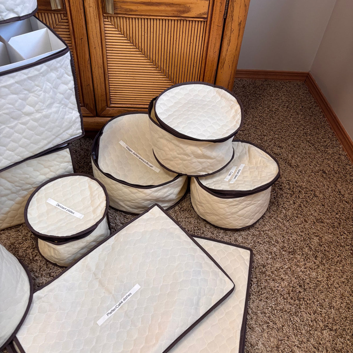 K382 Aynsley "Oak" pattern china grouping (56 pieces plus covers)