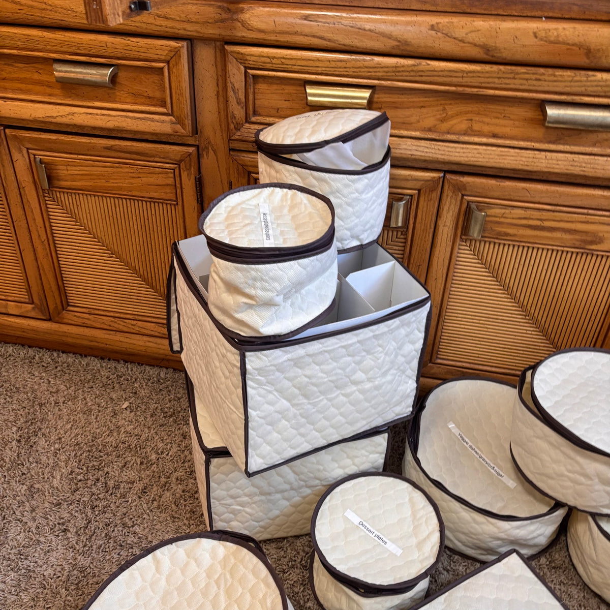 K382 Aynsley "Oak" pattern china grouping (56 pieces plus covers)