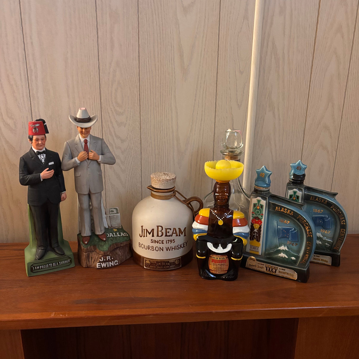 K388 Decorative Liquor Bottle Grouping (Jim Beam and more) ***bottles are empty