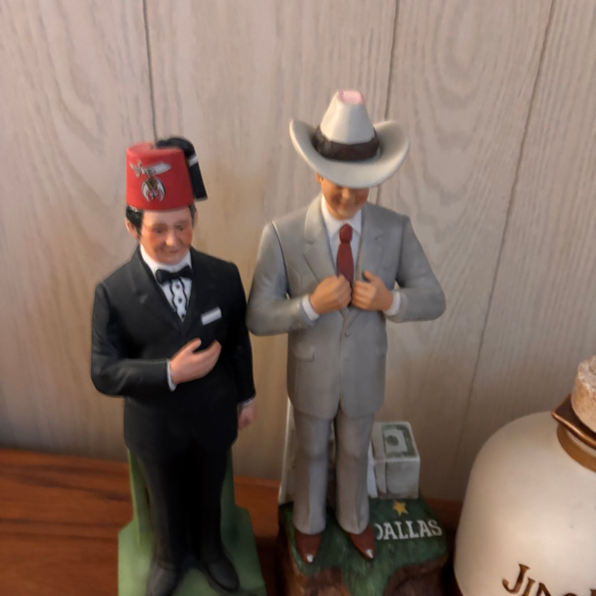 K388 Decorative Liquor Bottle Grouping (Jim Beam and more) ***bottles are empty