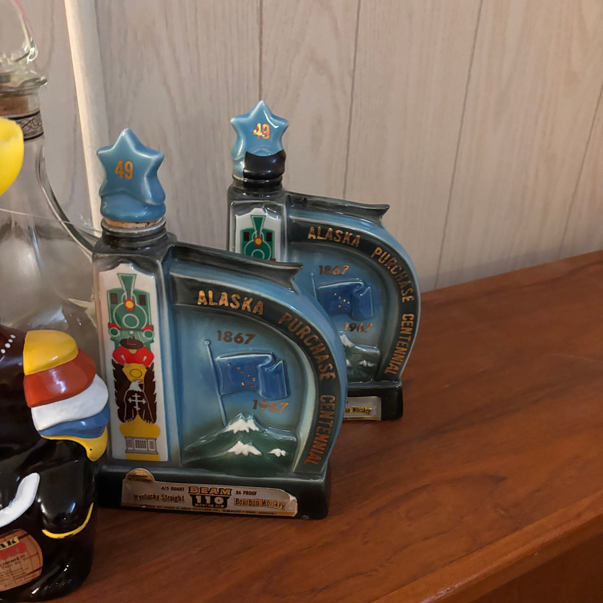 K388 Decorative Liquor Bottle Grouping (Jim Beam and more) ***bottles are empty