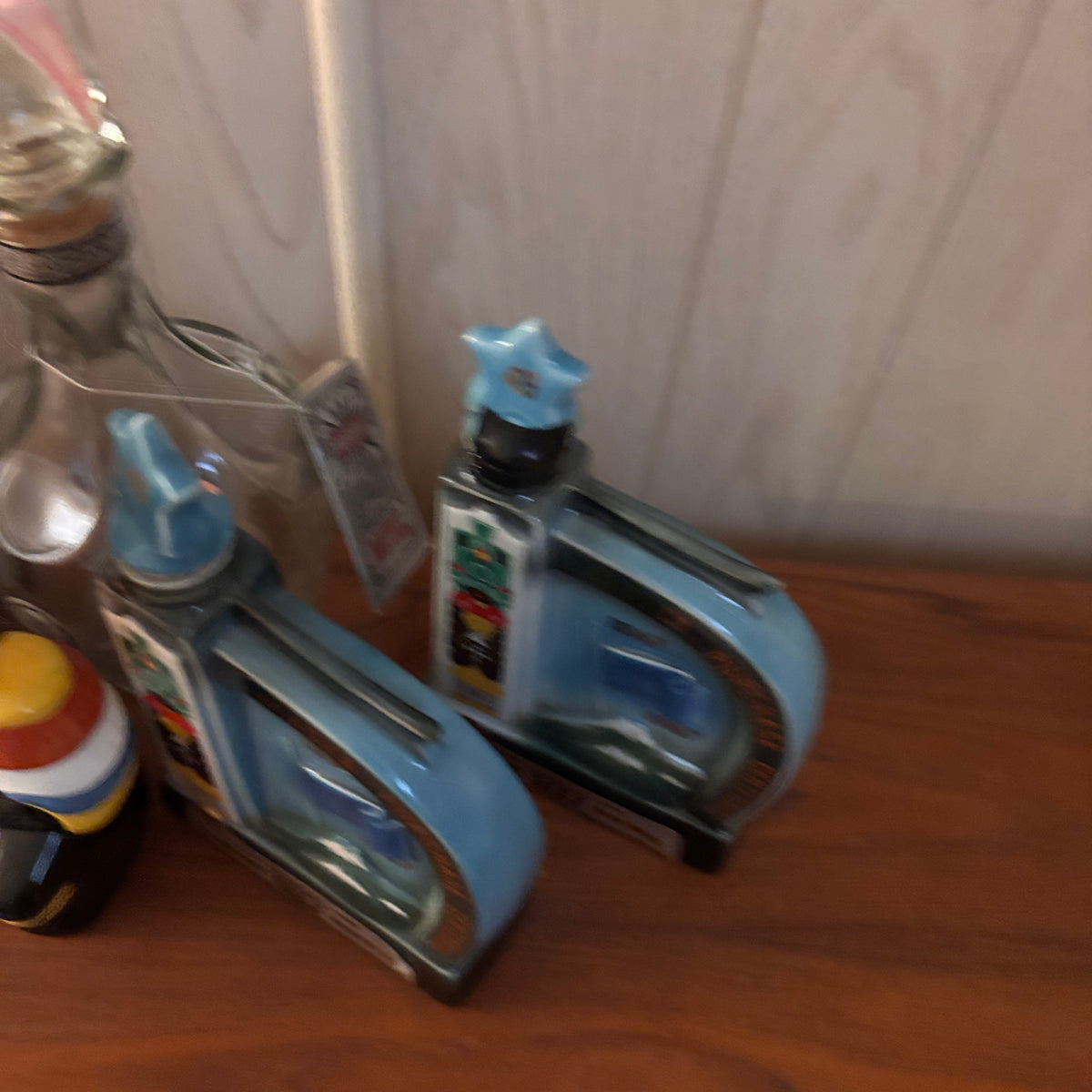 K388 Decorative Liquor Bottle Grouping (Jim Beam and more) ***bottles are empty