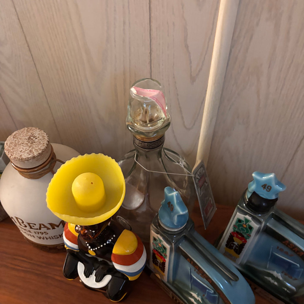K388 Decorative Liquor Bottle Grouping (Jim Beam and more) ***bottles are empty