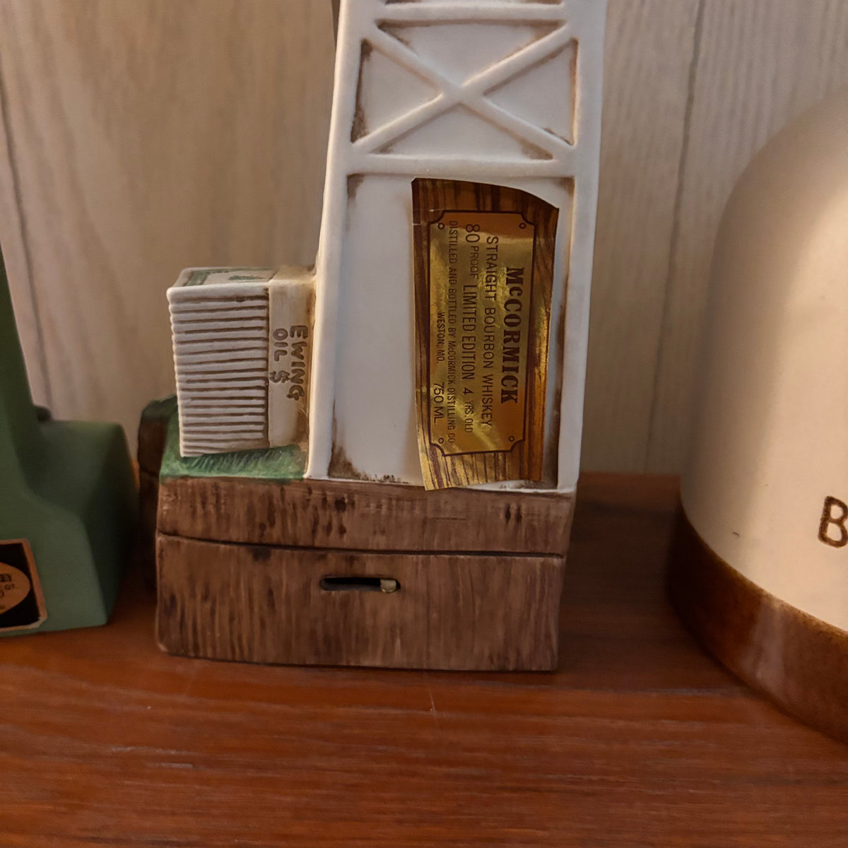 K388 Decorative Liquor Bottle Grouping (Jim Beam and more) ***bottles are empty