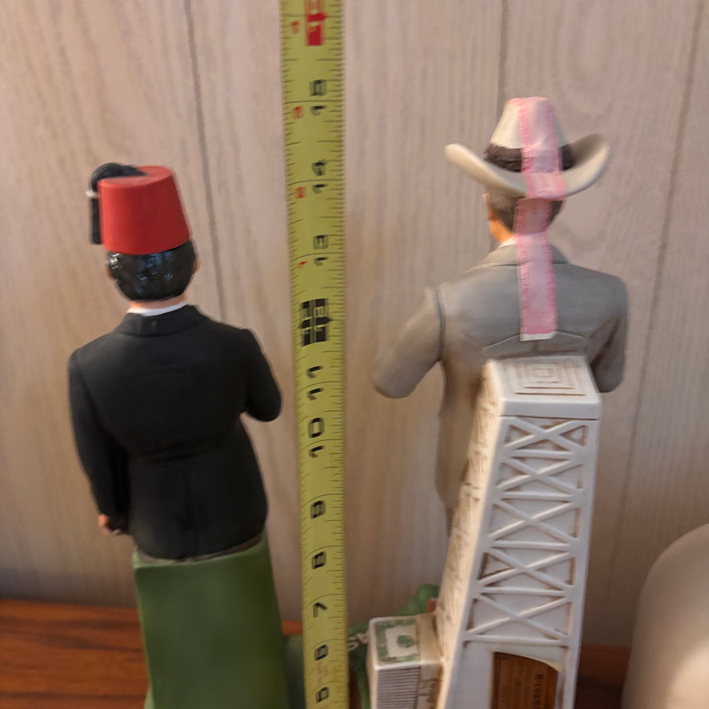 K388 Decorative Liquor Bottle Grouping (Jim Beam and more) ***bottles are empty