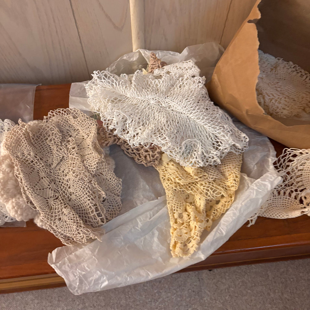 K393 Vintage Linens Grouping (aprons, doilies and more)