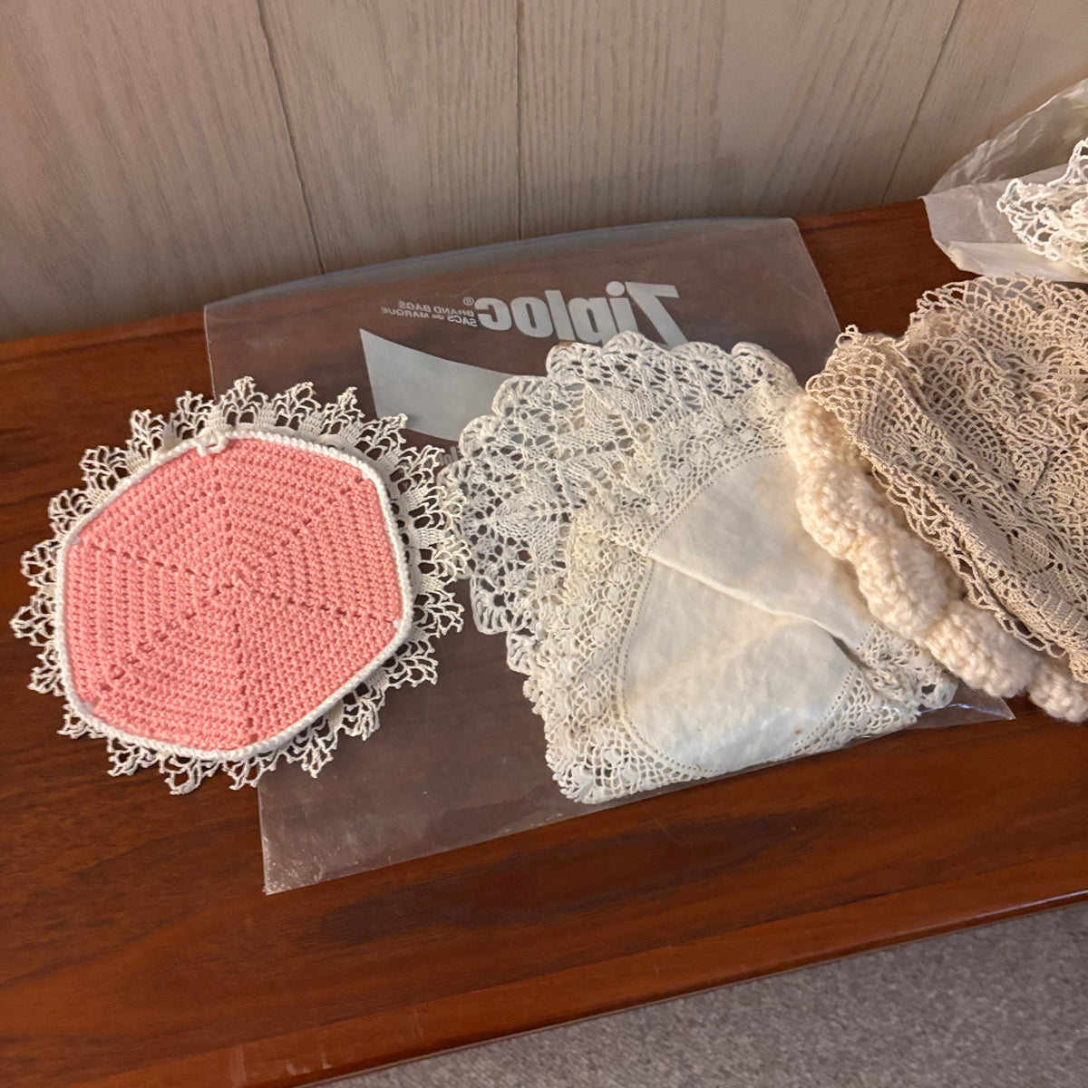 K393 Vintage Linens Grouping (aprons, doilies and more)