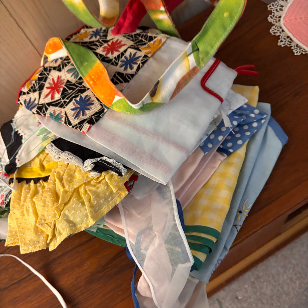 K393 Vintage Linens Grouping (aprons, doilies and more)