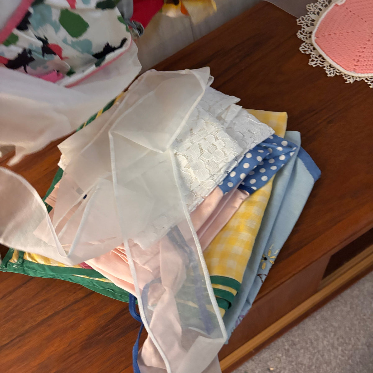 K393 Vintage Linens Grouping (aprons, doilies and more)