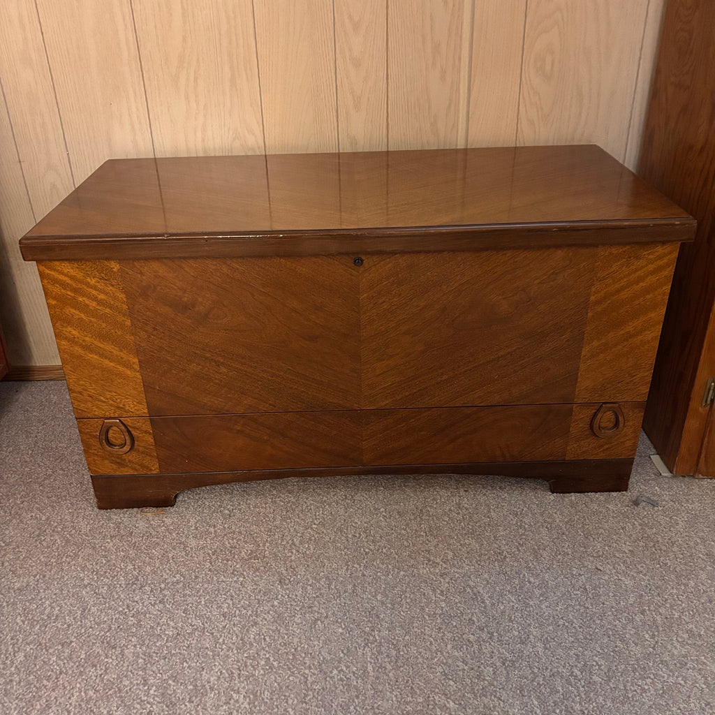 K394 Vintage wooden chest with drawer (no key)