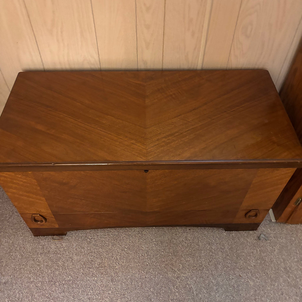 K394 Vintage wooden chest with drawer (no key)