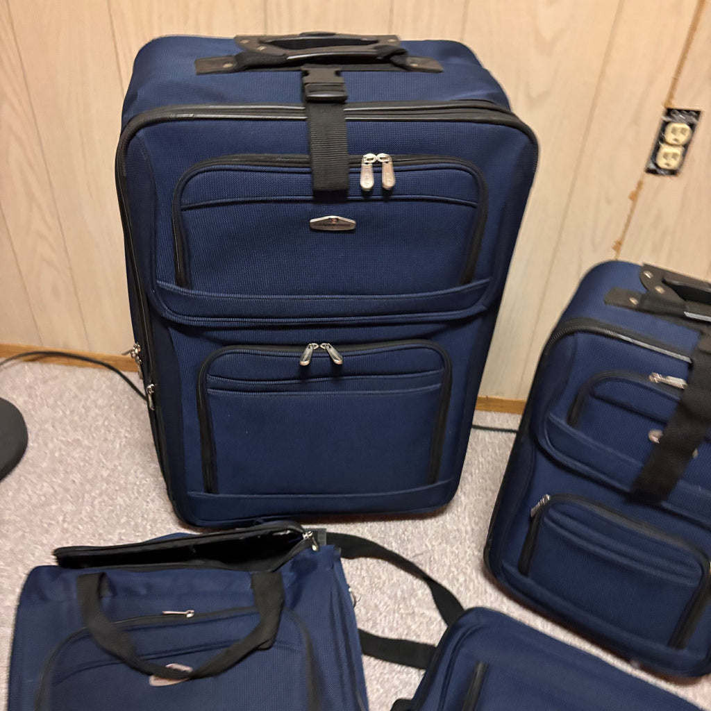 K501 4 Piece Luggage Grouping