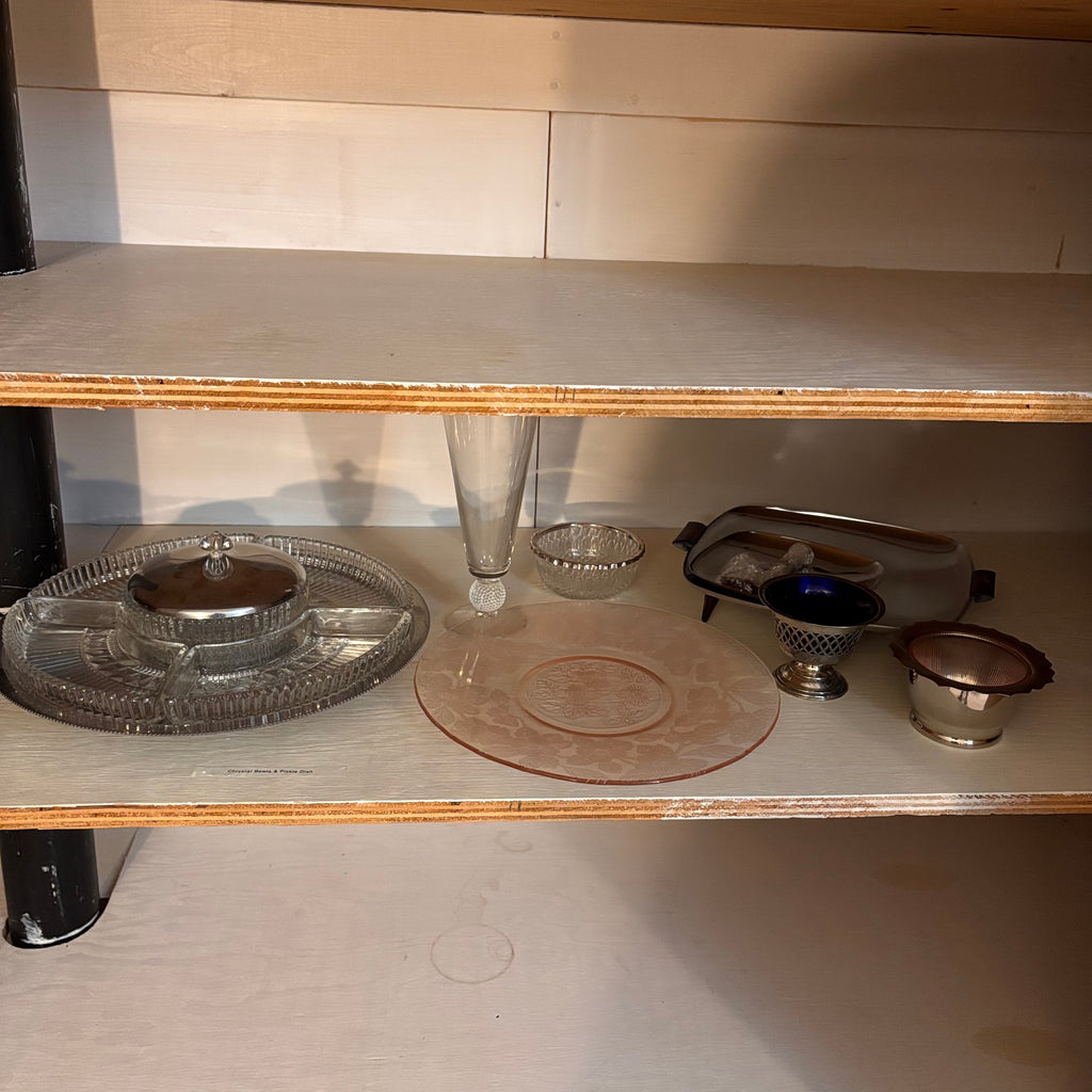 K513 Vintage Glass Grouping (depression glass plate and more)