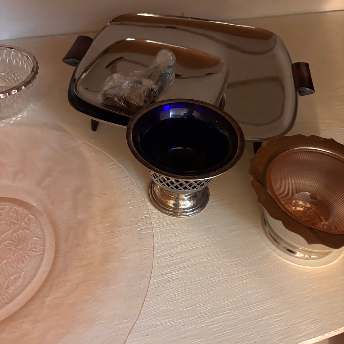K513 Vintage Glass Grouping (depression glass plate and more)