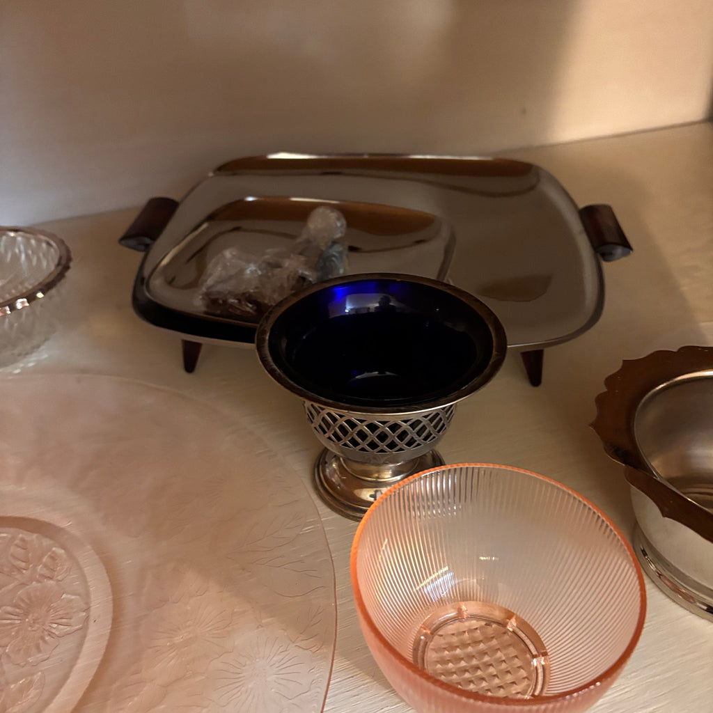 K513 Vintage Glass Grouping (depression glass plate and more)