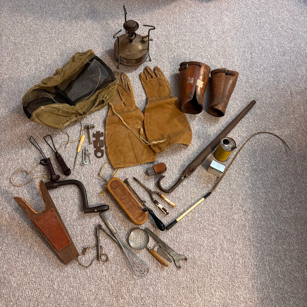 K516 Vintage and antique grouping (leather gloves and more)