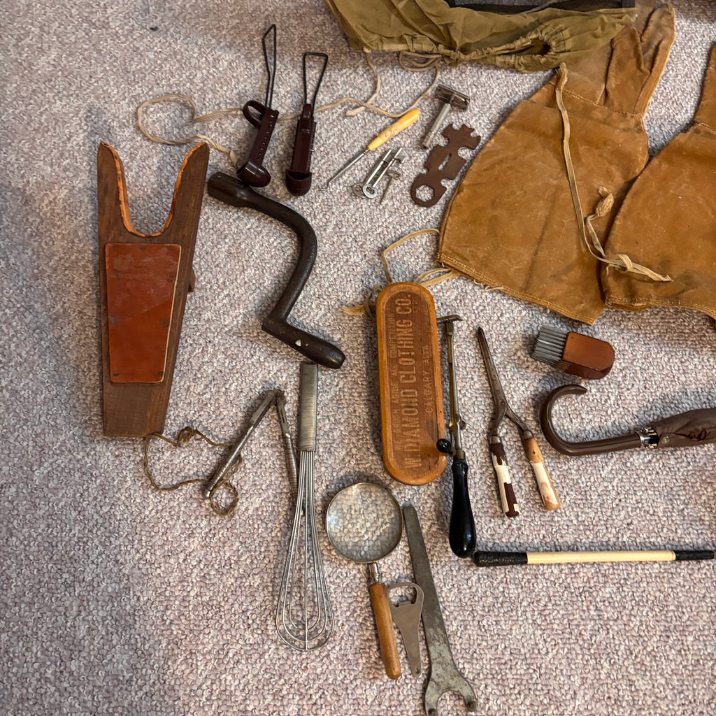 K516 Vintage and antique grouping (leather gloves and more)