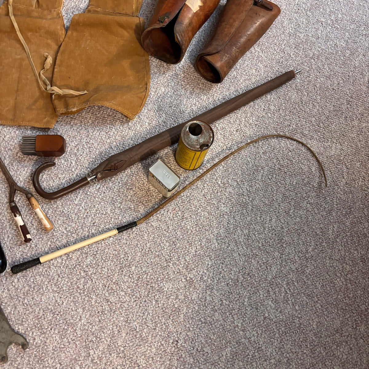 K516 Vintage and antique grouping (leather gloves and more)