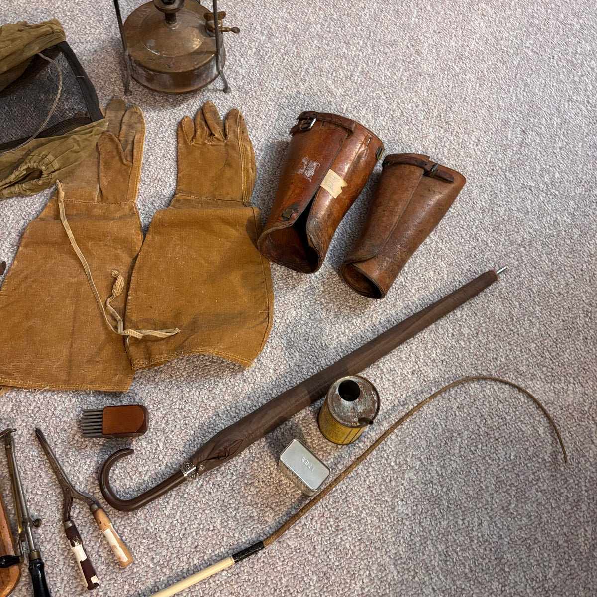 K516 Vintage and antique grouping (leather gloves and more)