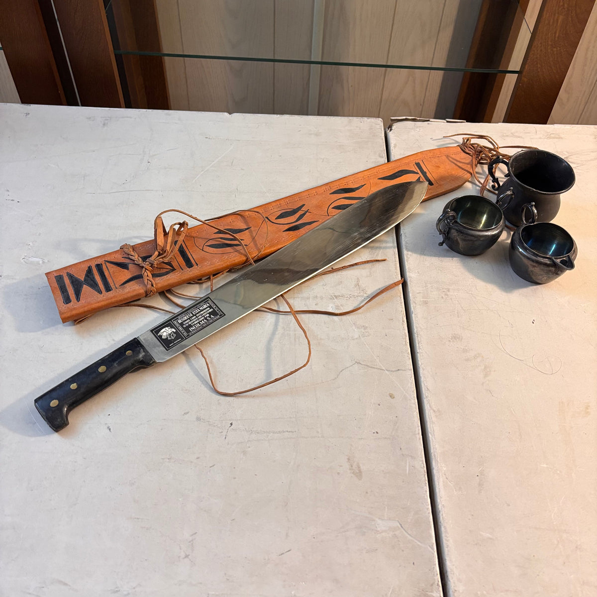 K520 Busque La Marca Colima (Guatemalan machete with sheath, 18" long)