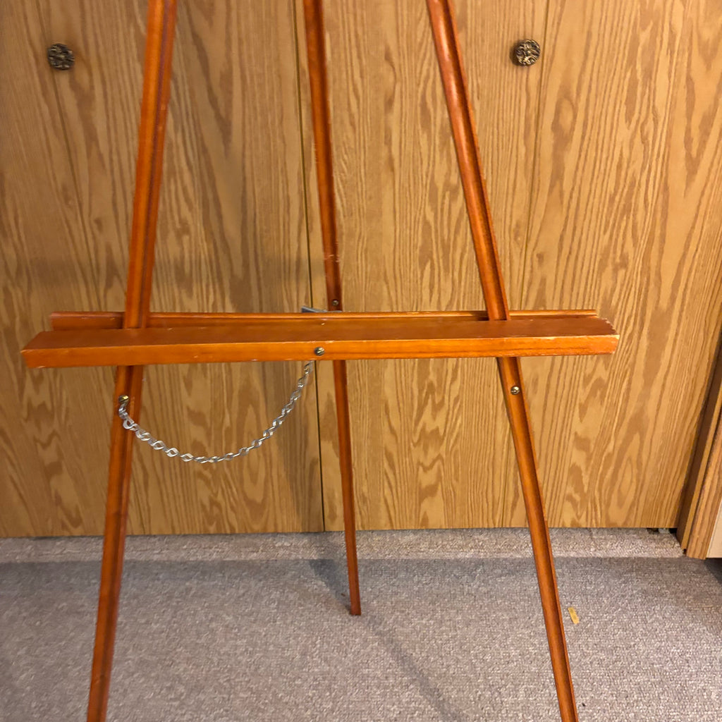 K522 Vintage Wooden Easels Grouping