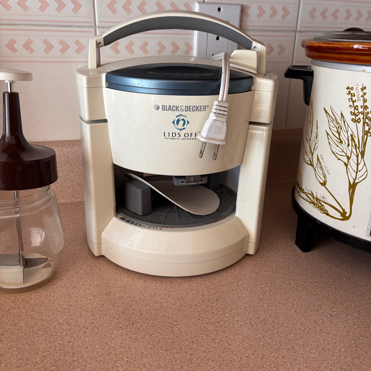 K524 Kitchen Grouping (crock pot and more)